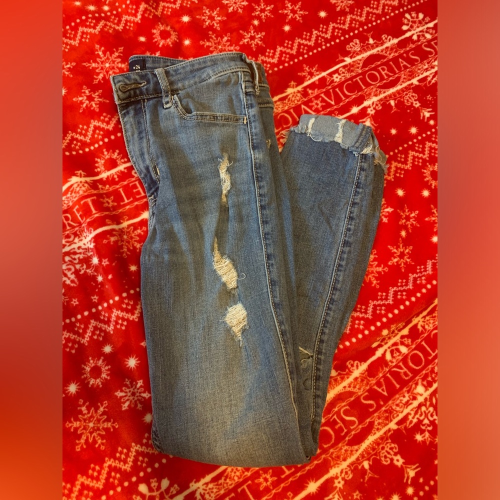 hollister skinny jeans with holes